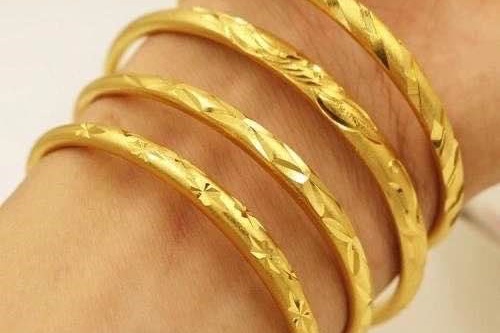 五行属金适合佩戴什么首饰